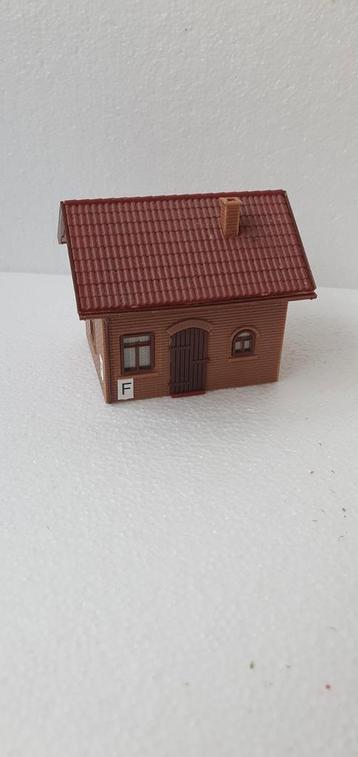 Klein spoorwachters huisje  HO spoorbaan  beschikbaar voor biedingen