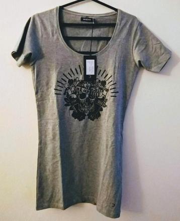 T-shirt  beschikbaar voor biedingen