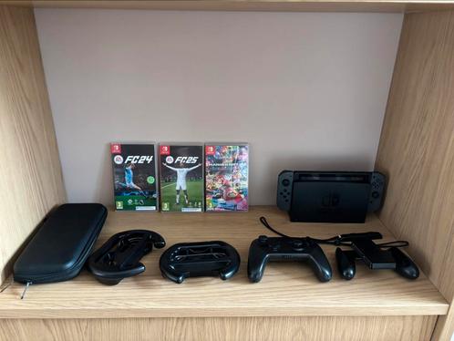 Nintendo Switch Grijs met oa Mariokart, FC 25 en Controller, Spelcomputers en Games, Games | Nintendo Switch, Zo goed als nieuw