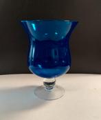 Vaas blauw glas op voet, Blauw, Ophalen of Verzenden, Minder dan 50 cm, Glas