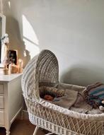 Romantisch rotan wiegje met linnen bekleding, Kinderen en Baby's, Babywiegjes en Ledikanten, Ophalen, Gebruikt, Wieg