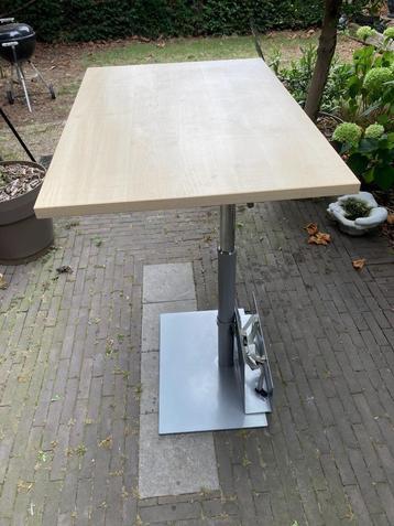 bureau beschikbaar voor biedingen