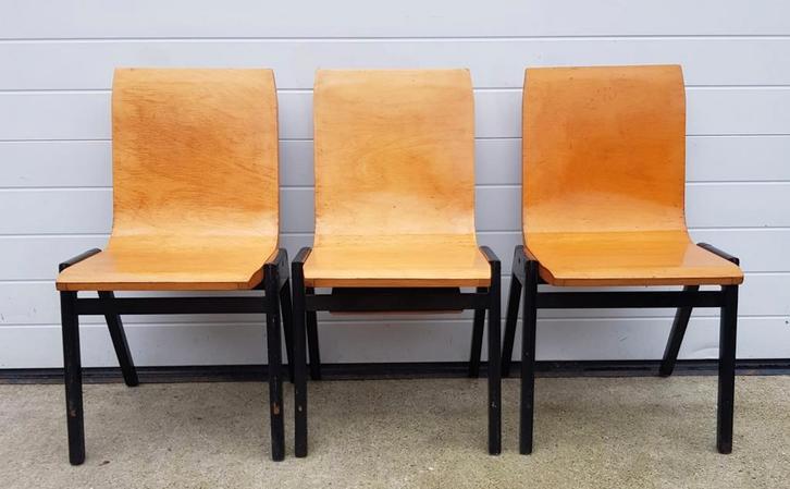 3 x Ronald Rainer schoolstoelen vintage kerk stoelen hout, Huis en Inrichting, Stoelen, Zo goed als nieuw, Vijf, Zes of meer stoelen