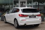 BMW 1-Serie (f40) 116i High Executive 109pk Aut | Stoelverwa, 65 €/maand, Stof, Gebruikt, Met garantie (alle)