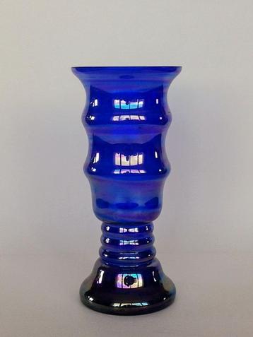 Vaas met Iriserende Kleuren beschikbaar voor biedingen