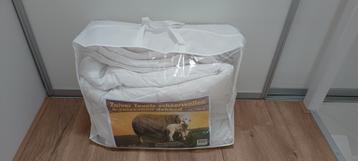 Twee zomer dekbedden van Texelse schapenwol 140x220 cm beschikbaar voor biedingen