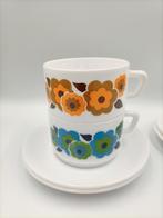 2 grote Retro Kop en Schotels Arcopal France Lotus, Ophalen of Verzenden, Glas, Overige stijlen, Kop(pen) en/of Schotel(s)