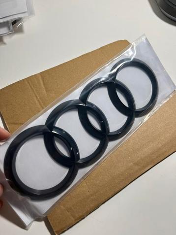 Audi logo zwart – voor kofferbak beschikbaar voor biedingen