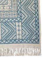 Handmade Soumak kelim Tunesië wol aztec white blue 154x238cm, Huis en Inrichting, Gebruikt, ., Crème, 150 tot 200 cm