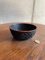 Tibetaanse offering bowl — rituele kom met reliëfdecoratie, Antiek en Kunst, Kunst | Niet-Westerse kunst, Ophalen of Verzenden