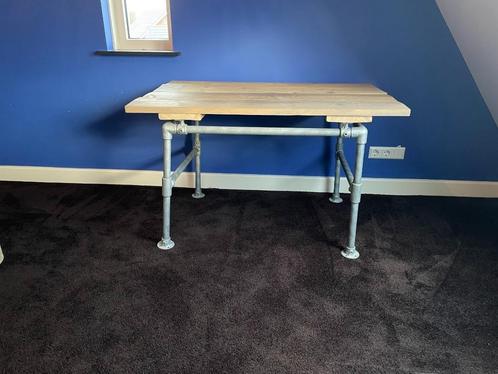 Bureau van steigerbuizen en steigerhout stoer en robuust, Huis en Inrichting, Bureaus, Zo goed als nieuw, Bureau, Ophalen