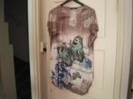 Bruinig shirt. Groene vlinders en blauwe bloemen. Maat L., Kleding | Dames, T-shirts, Bruin, Maat 42/44 (L), Ophalen of Verzenden