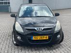Hyundai i20 1.6 5-DRS 2009 Zwart met nieuw APK, Voorwielaandrijving, 1027 kg, 450 kg, 1591 cc