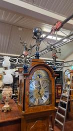 Antieke wortelnoten staande klok, Amsterdams model, Ophalen