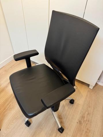 Bureaustoel HJH leer - schoon & netjes beschikbaar voor biedingen