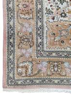 Handmade Persian wool Tabriz carpet medallion pink 223x337cm, Persian Perzisch vintage oosters hype, Crème, Gebruikt, 200 cm of meer
