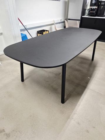 Eettafel  beschikbaar voor biedingen