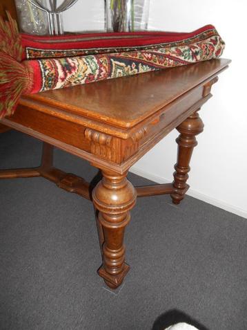 antieke (uitschuifbare) eettafel beschikbaar voor biedingen