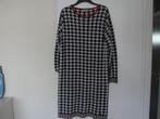 Maat XL. Gebreide AGGEL jurk met een piede de poule blokje., Kleding | Dames, AGGEL, Overige kleuren, Maat 46/48 (XL) of groter