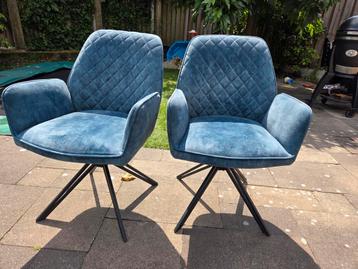 2 leuke kuipstoelen (velvet petrol blauw) beschikbaar voor biedingen