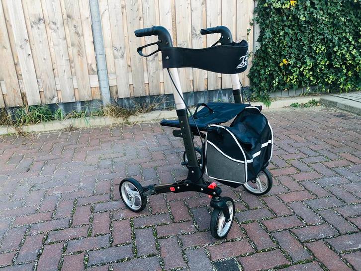 Opvouwbare inklapbare lichtgewicht rollator in nette staat, Diversen, Rollators, Zo goed als nieuw, Lichtgewicht, Ophalen of Verzenden