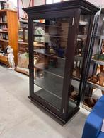 Massief houten vitrinekast met glas & verlichting, D, Ophalen of Verzenden, Zo goed als nieuw, D