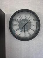 Klok antraciet grijs 68 cm, Huis en Inrichting, Woonaccessoires | Klokken, Ophalen of Verzenden, Zo goed als nieuw, Analoog, Wandklok