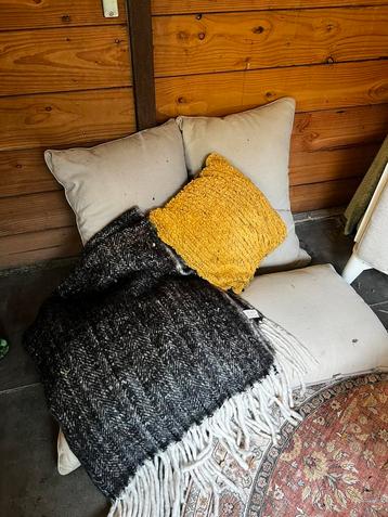 Tuin kussens en kleed beschikbaar voor biedingen