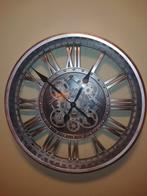 Mooie zilver/grijze wandklok met bewegende tandwielen., Ophalen, Zo goed als nieuw, Analoog, Wandklok