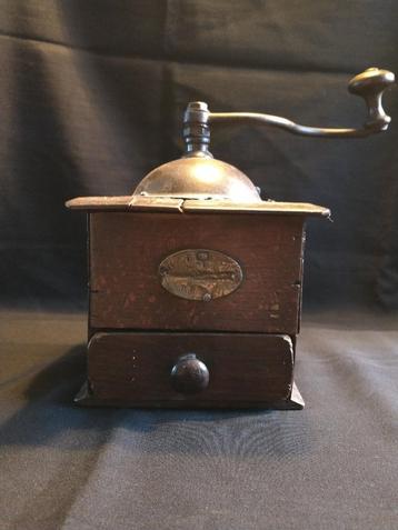 Koffiemolen ca. 1930 beschikbaar voor biedingen