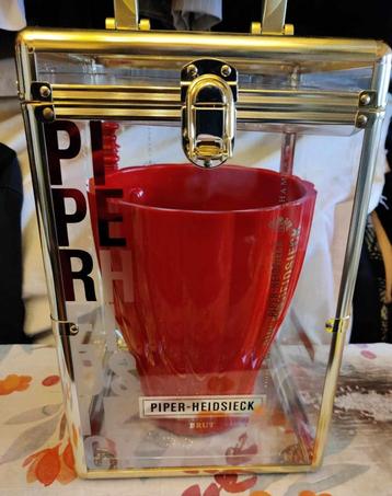 Piper Heidsieck flightcase & champagne koeler Jaime Hayon  beschikbaar voor biedingen