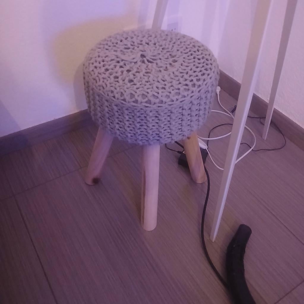 Leuke grijze kruk, Huis en Inrichting, Krukjes, Ophalen, Zo goed als nieuw, Hout
