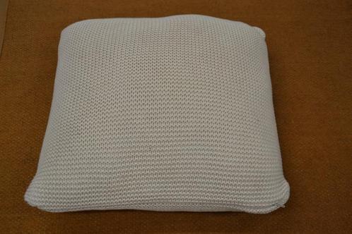 Decoratief Kussen / Sierkussen - Gebreide Look, Huis en Inrichting, Woonaccessoires | Kussens, Zo goed als nieuw, Beige, Vierkant