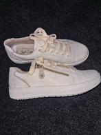 Crème kleurige schoenen met veters maat 39, Beige, Nieuw, Ophalen of Verzenden, Sneakers of Gympen
