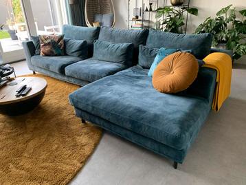 Hoekbank beschikbaar voor biedingen