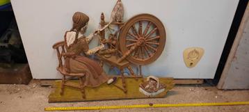 gietijzeren ornament meisje met spinnewiel beschikbaar voor biedingen