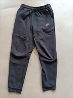 Nike Tech fleece broek maat 158-170 kids XL, Kinderen en Baby's, Kinderkleding | Maat 170, Jongen, Gebruikt, Ophalen of Verzenden