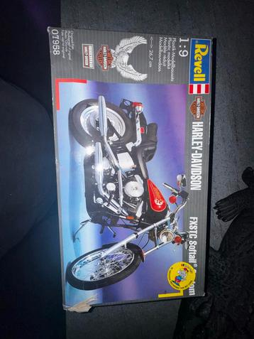 Revell Harley-Davidson FXSTC Softail 1:9 bouwpakket beschikbaar voor biedingen