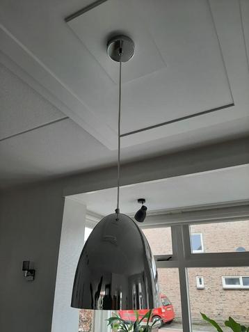 Zilverkleurige hanglamp van metaal beschikbaar voor biedingen