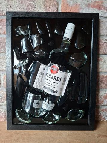 Bacardi fles verwerkt in een lijst met Epoxy  beschikbaar voor biedingen