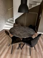 Ronde eetafel met vier eettafelstoelen die lekker zitten, Huis en Inrichting, Tafels | Eettafels, Ophalen, Gebruikt, Rond, Vier personen