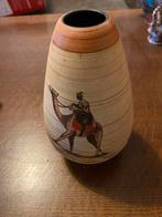 Vintage Aardewerk Vaas met Kameel Decoratie, Gebruikt, Overige kleuren, 50 tot 75 cm, Aardewerk of Porselein