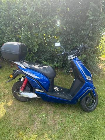 E-nergy exclusive elektrische scooter beschikbaar voor biedingen