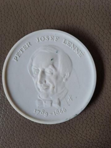 porseleinen medaille ( Meissen porselein) Peter Josef Lenné beschikbaar voor biedingen