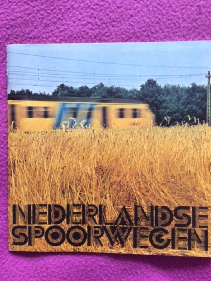 boekje over de Nederlandse spoorwegen, Verzamelen, Spoorwegen en Tramwegen, Zo goed als nieuw, Trein, Boek of Tijdschrift, Ophalen of Verzenden