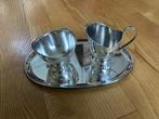 Suiker- en melkkannetje op blaadje Douwe Egberts verzilverd, Ophalen of Verzenden, Zilver