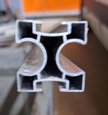 aluminium profielen 40X40 beschikbaar voor biedingen