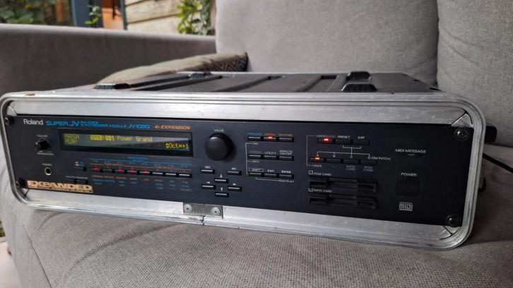 Roland JV- 1080 incl 1 expansion board en flightcase, Muziek en Instrumenten, Synthesizers, Gebruikt, Overige aantallen, Roland