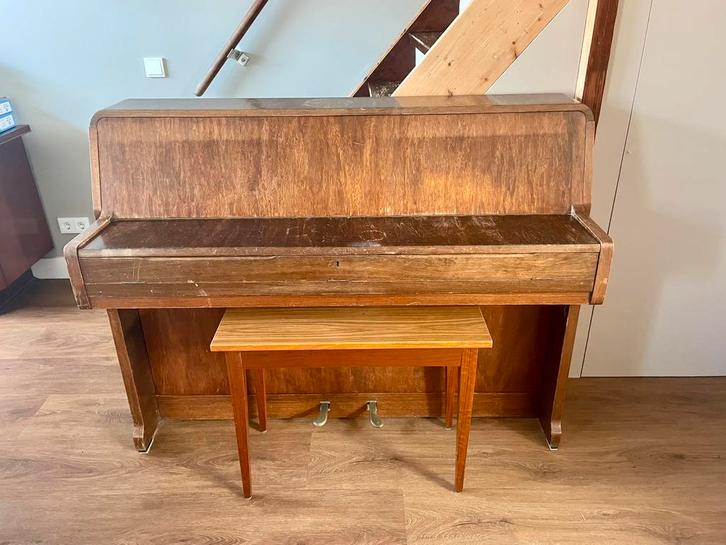Gratis Rippen Piano, Muziek en Instrumenten, Piano's, Gebruikt, Bruin, Ophalen