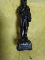 8878) mooi beeldje Harm Tiesing   schrijver  hoog  11cm, Verzamelen, Beelden en Beeldjes, Ophalen of Verzenden, Zo goed als nieuw